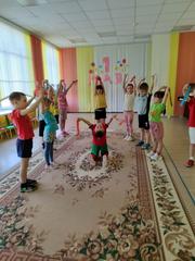 С праздником весны и труда