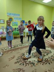 выставка совместных рисунков воспитанников и их родителей  на тему «Мой родны кут, як ты мне мілы!», 