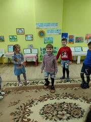 выставка совместных рисунков воспитанников и их родителей  на тему «Мой родны кут, як ты мне мілы!», 