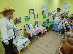 выставка совместных рисунков воспитанников и их родителей  на тему «Мой родны кут, як ты мне мілы!», 