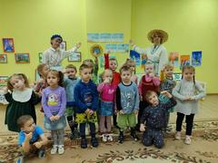 выставка совместных рисунков воспитанников и их родителей  на тему «Мой родны кут, як ты мне мілы!», 
